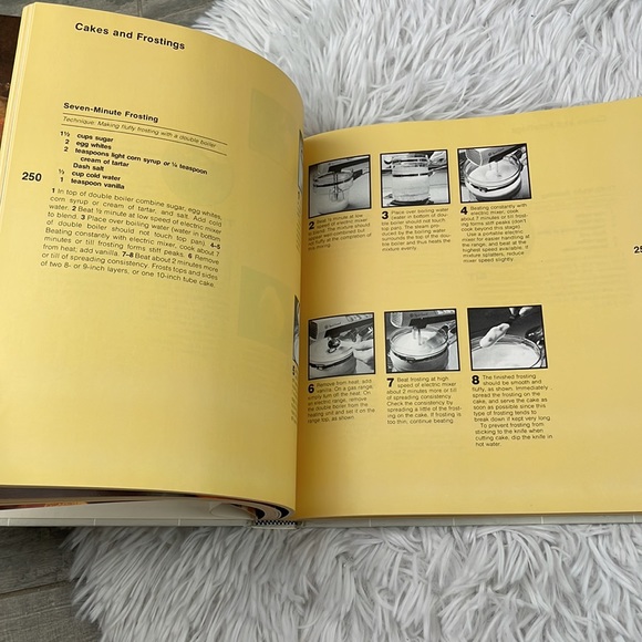 (2) vintage BETTER HOMES AND GARDENS hardcover cook books. 1959, 1978 - Picture 4 of 16